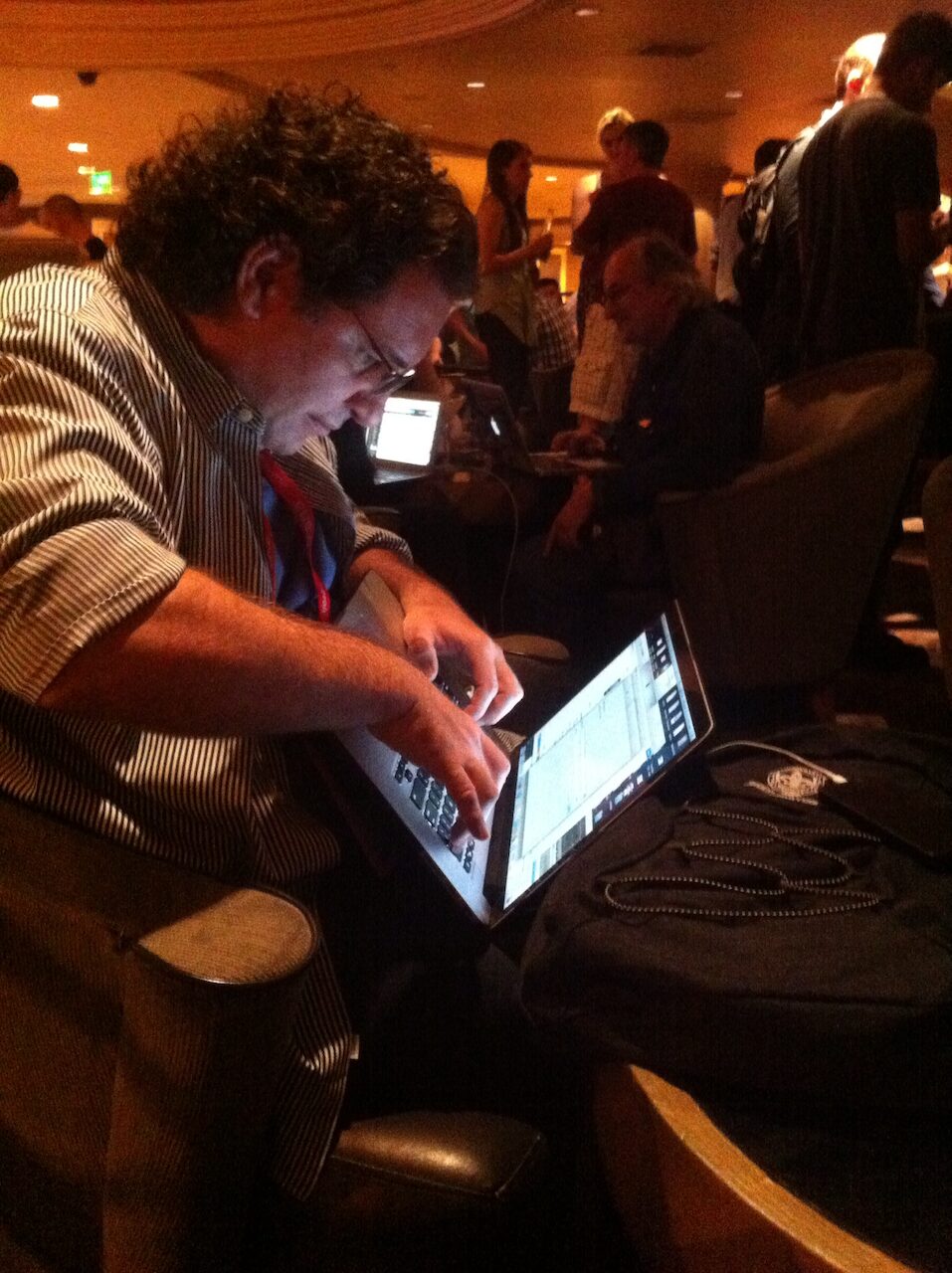 Kevin Mitnick working on an iPad at a security conference